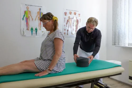 Faszienrollmassage Behandlung nach Liebscher & Bracht